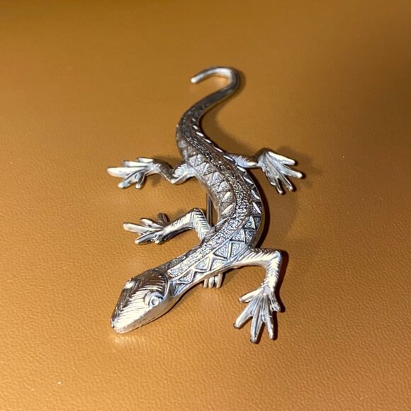 Large Brooch Pin Silver Tone Lizard Gecko Reptile Vintage Intricate Etch Design - Picture 2 of 6
